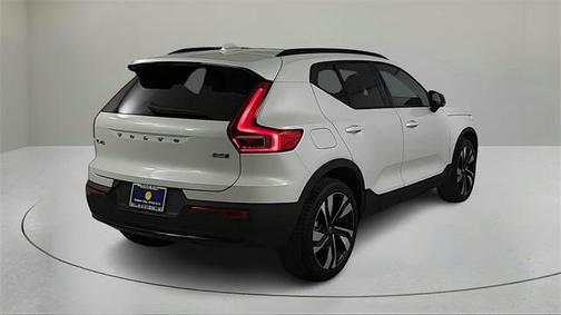 2026 Volvo XC40 B5 Ultra