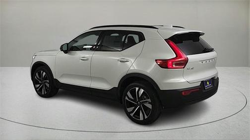 2026 Volvo XC40 B5 Ultra