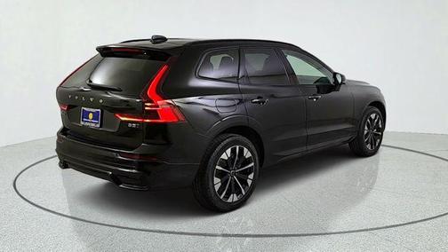 Onyx Black Metallic 2026 Volvo XC60 B5 Plus