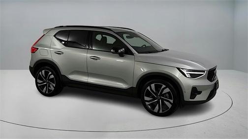 2023 Volvo XC40 B4 FWD Ultimate Dark