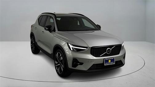 2023 Volvo XC40 B4 FWD Ultimate Dark