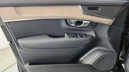 Onyx Black Metallic 2026 Volvo XC90 B6 Plus 7-Seater