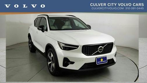 2026 Volvo XC40 B5 Plus