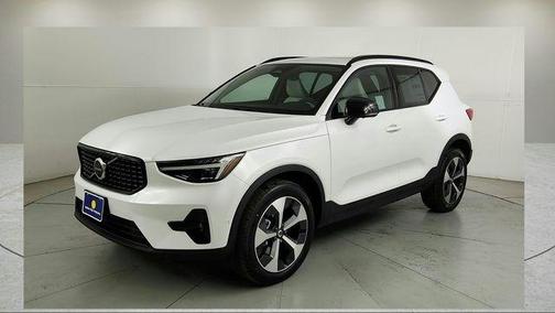 Crystal White 2026 Volvo XC40 B5 Plus