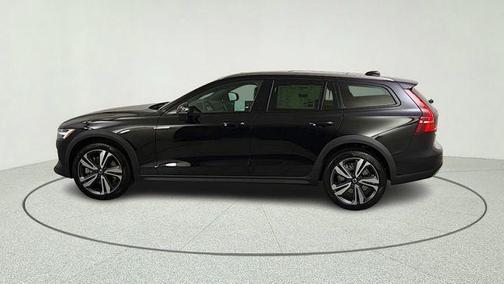 Onyx Black Metallic 2026 Volvo V60 Cross Country B5 Plus