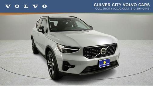 2026 Volvo XC40 B5 Plus