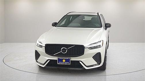 2022 Volvo XC60 R-Design