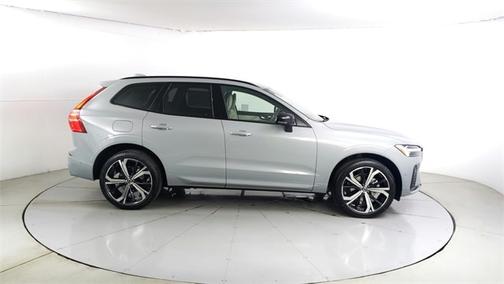 2025 Volvo XC60 B5 Ultra