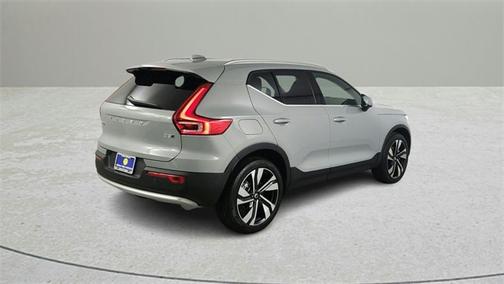 2024 Volvo XC40 B5 Ultimate Bright