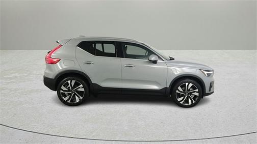 2024 Volvo XC40 B5 Ultimate Bright