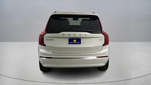 Crystal White Pearl 2026 Volvo XC90 Plug-In Hybrid T8 Ultra 7-Seater