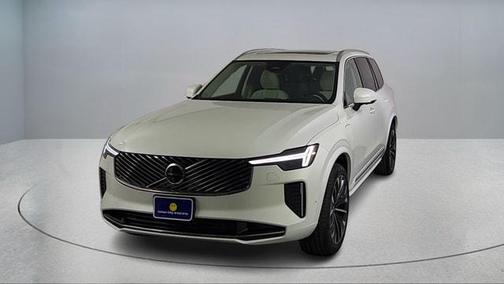 Crystal White Pearl 2026 Volvo XC90 Plug-In Hybrid T8 Ultra 7-Seater