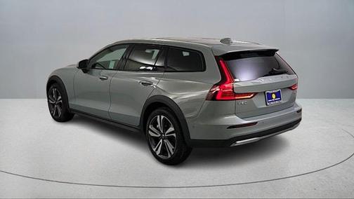 2026 Volvo V60 Cross Country B5 Plus