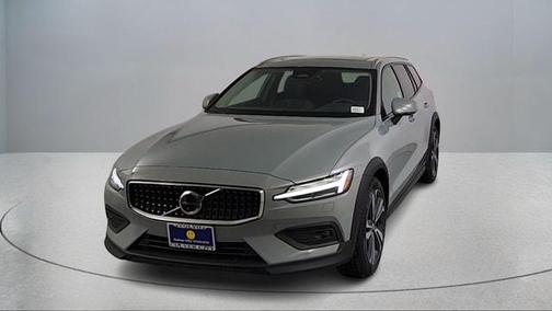 2026 Volvo V60 Cross Country B5 Plus