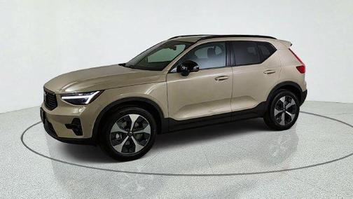 Sand Dune Metallic 2026 Volvo XC40 B5 Plus