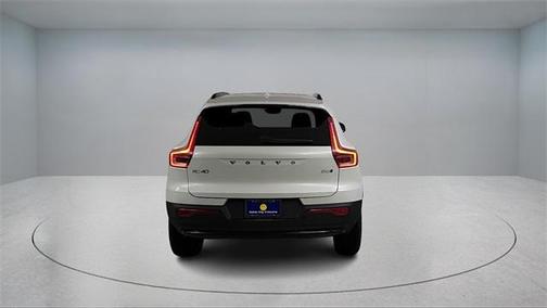 2026 Volvo XC40 B5 Ultra