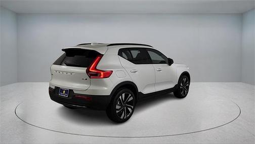 2026 Volvo XC40 B5 Ultra