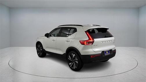 2026 Volvo XC40 B5 Ultra