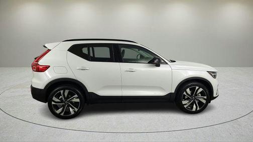 2026 Volvo XC40 B5 Ultra