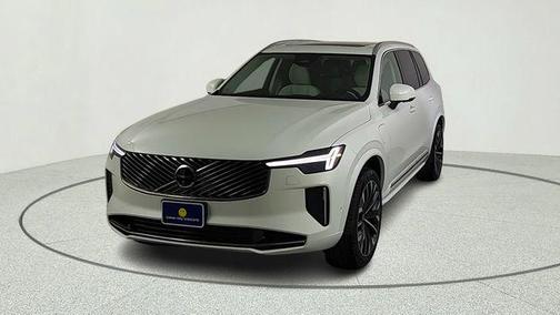 Crystal White Pearl 2026 Volvo XC90 Plug-In Hybrid T8 Ultra 7-Seater