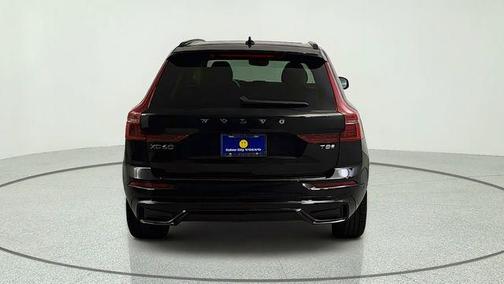 Onyx Black Metallic 2026 Volvo XC60 Plug-In Hybrid T8 Ultra