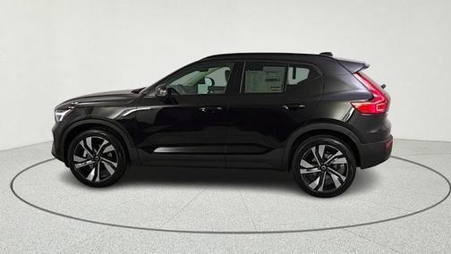 Onyx Black 2026 Volvo XC40 B5 Ultra
