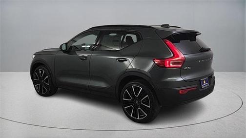 2026 Volvo XC40 B5 Ultra