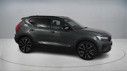 2026 Volvo XC40 B5 Ultra