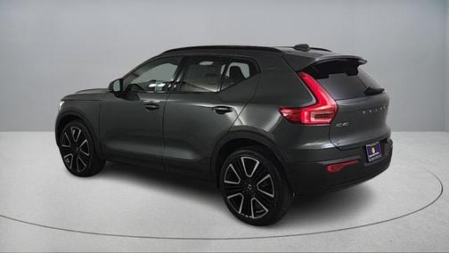 2026 Volvo XC40 B5 Ultra