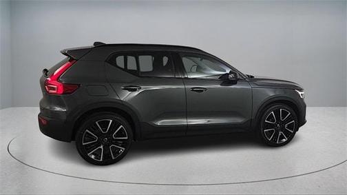 2026 Volvo XC40 B5 Ultra