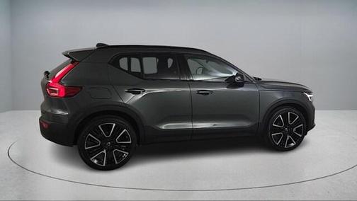2026 Volvo XC40 B5 Ultra