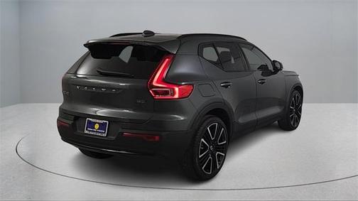 2026 Volvo XC40 B5 Ultra