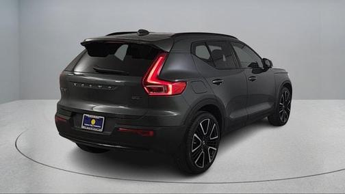 2026 Volvo XC40 B5 Ultra