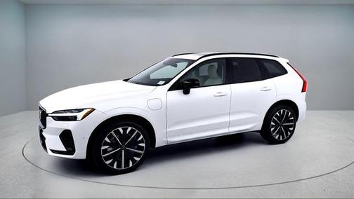 Crystal White 2026 Volvo XC60 Plug-In Hybrid T8 Ultra