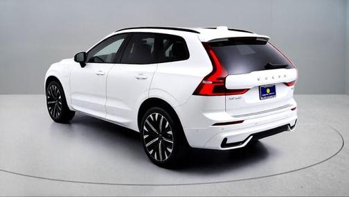 Crystal White 2026 Volvo XC60 Plug-In Hybrid T8 Ultra