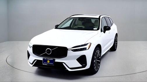 Crystal White 2026 Volvo XC60 Plug-In Hybrid T8 Ultra