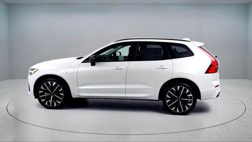 Crystal White 2026 Volvo XC60 Plug-In Hybrid T8 Ultra