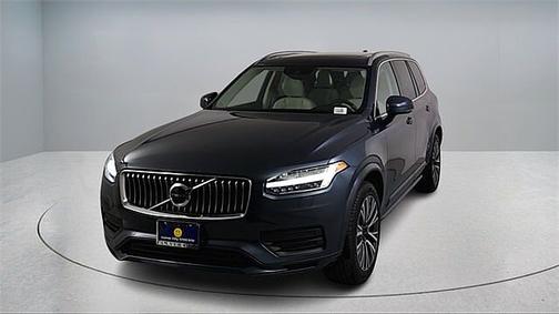 2022 Volvo XC90 T6 AWD Momentum 7 Seater