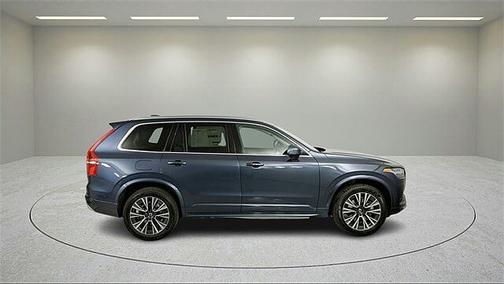 2022 Volvo XC90 T6 AWD Momentum 7 Seater