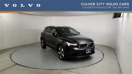 2025 Volvo XC40 B5 Plus Bright Theme
