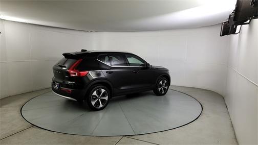 2025 Volvo XC40 B5 Plus Bright Theme
