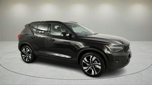 2026 Volvo XC40 B4 Plus
