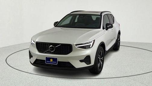 Crystal White 2026 Volvo XC40 B4 Core