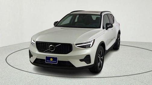 Crystal White 2026 Volvo XC40 B4 Core