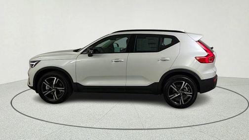 Crystal White 2026 Volvo XC40 B4 Core