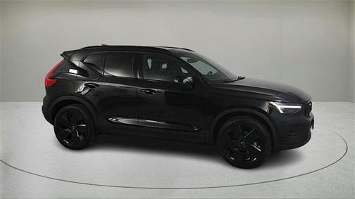 2026 Volvo XC40 B5 Ultra Black Edition