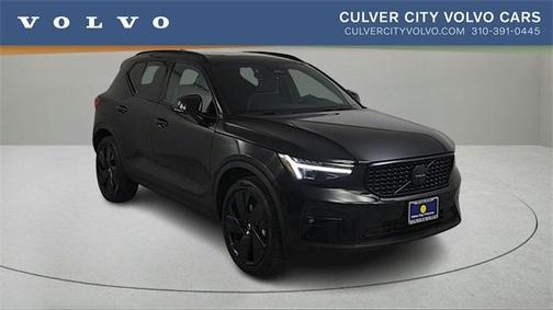 2026 Volvo XC40 B5 Ultra Black Edition