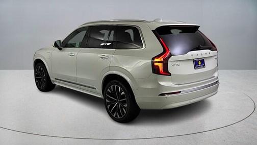 Crystal White Pearl 2026 Volvo XC90 Plug-In Hybrid T8 Plus 7-Seater