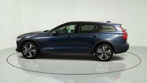 Denim Blue Metallic 2026 Volvo V60 Cross Country B5 Plus