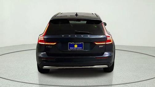 Denim Blue Metallic 2026 Volvo V60 Cross Country B5 Plus